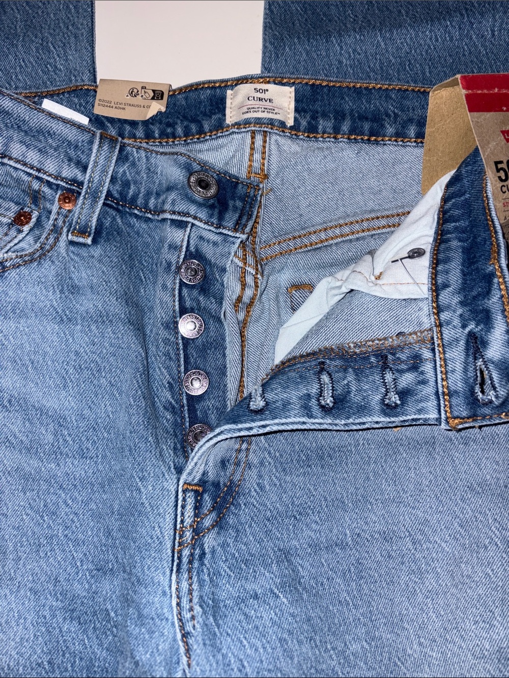 Levi's Women’s Classic Light Blue 501 Curve 30x30 - Picture 7 of 7